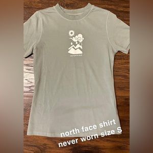 Tight fitted north face shirt